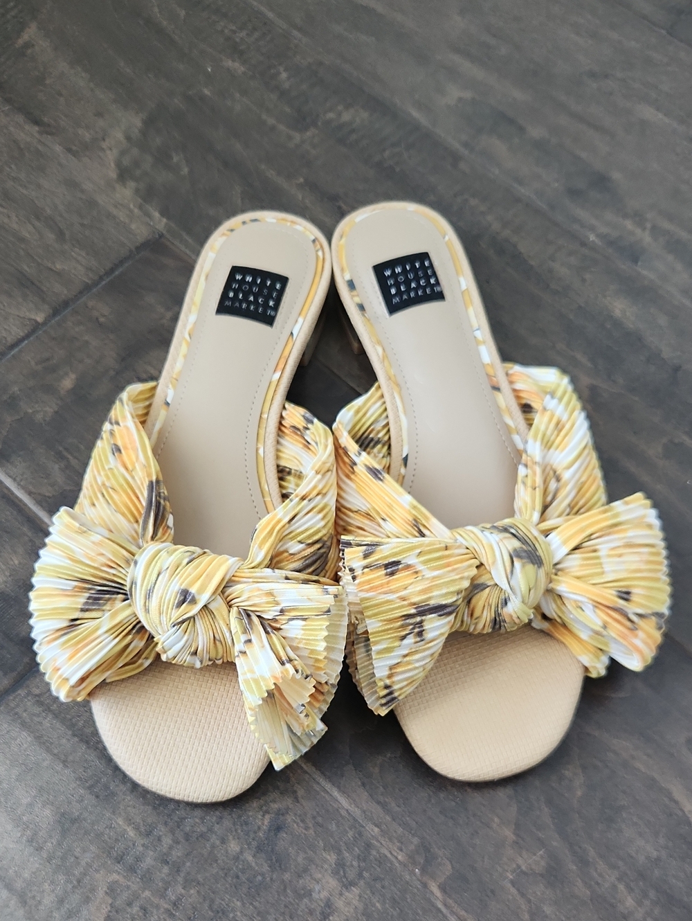 White House Black Market Pineapple Pleated Bow Slide Sandals